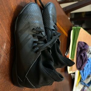 Adidas Predator Freak indoor boys black cleats size 2